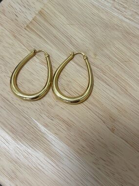 GOLD HOOP EARRINGS